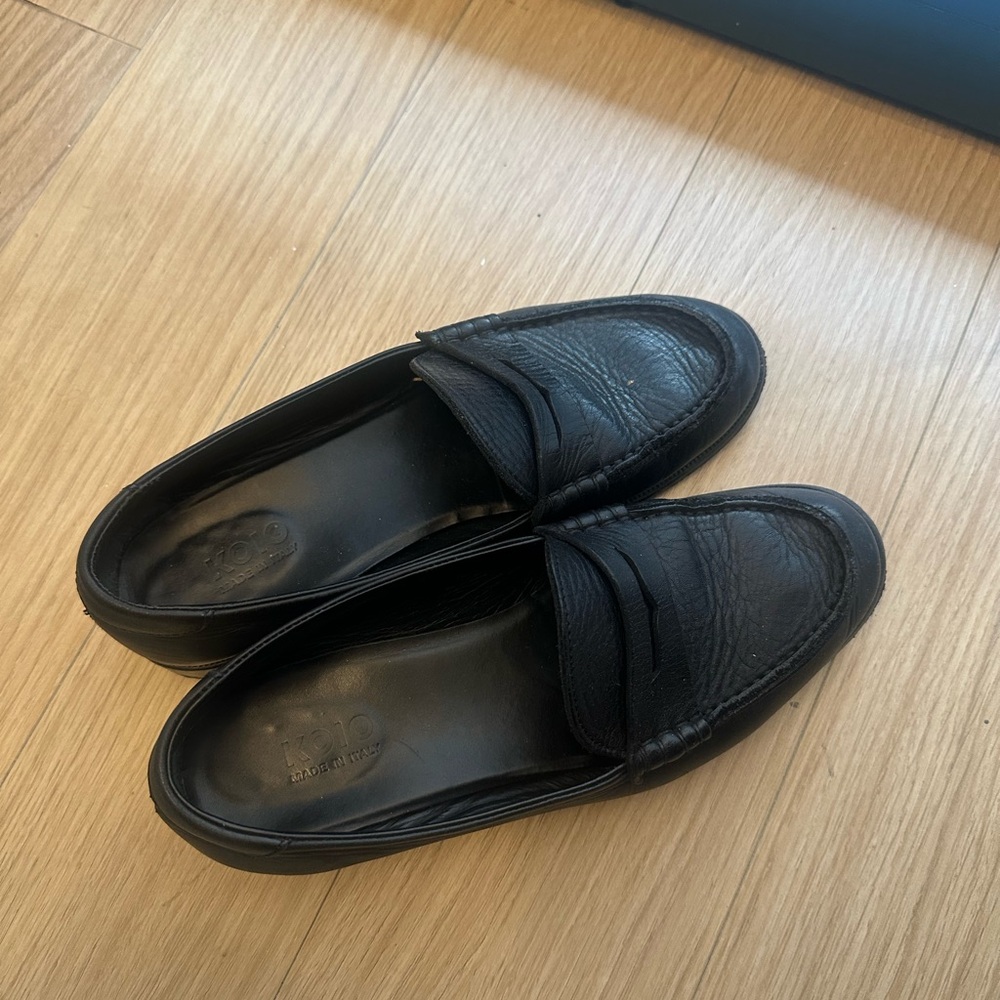KOIO Brea Sleek Black Leather Loafers - Picture 5 of 5
